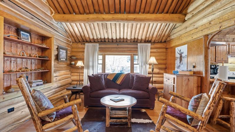 Rendezvous Lodge - Image 2
