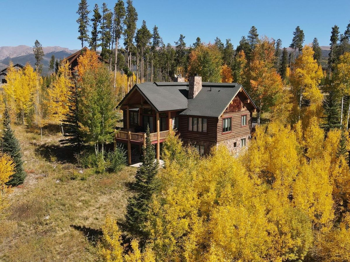 Moose Lodge is a stylish cabin with wood beams, leather seating, and a modern kitchen. Families will love the hot tub and mountain views after a day on the slopes.