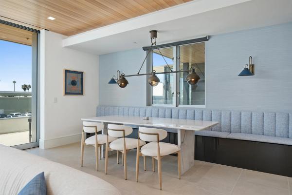 Breakfast nook
