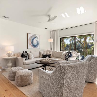 Living room in a Kiawah Island vacation rental.