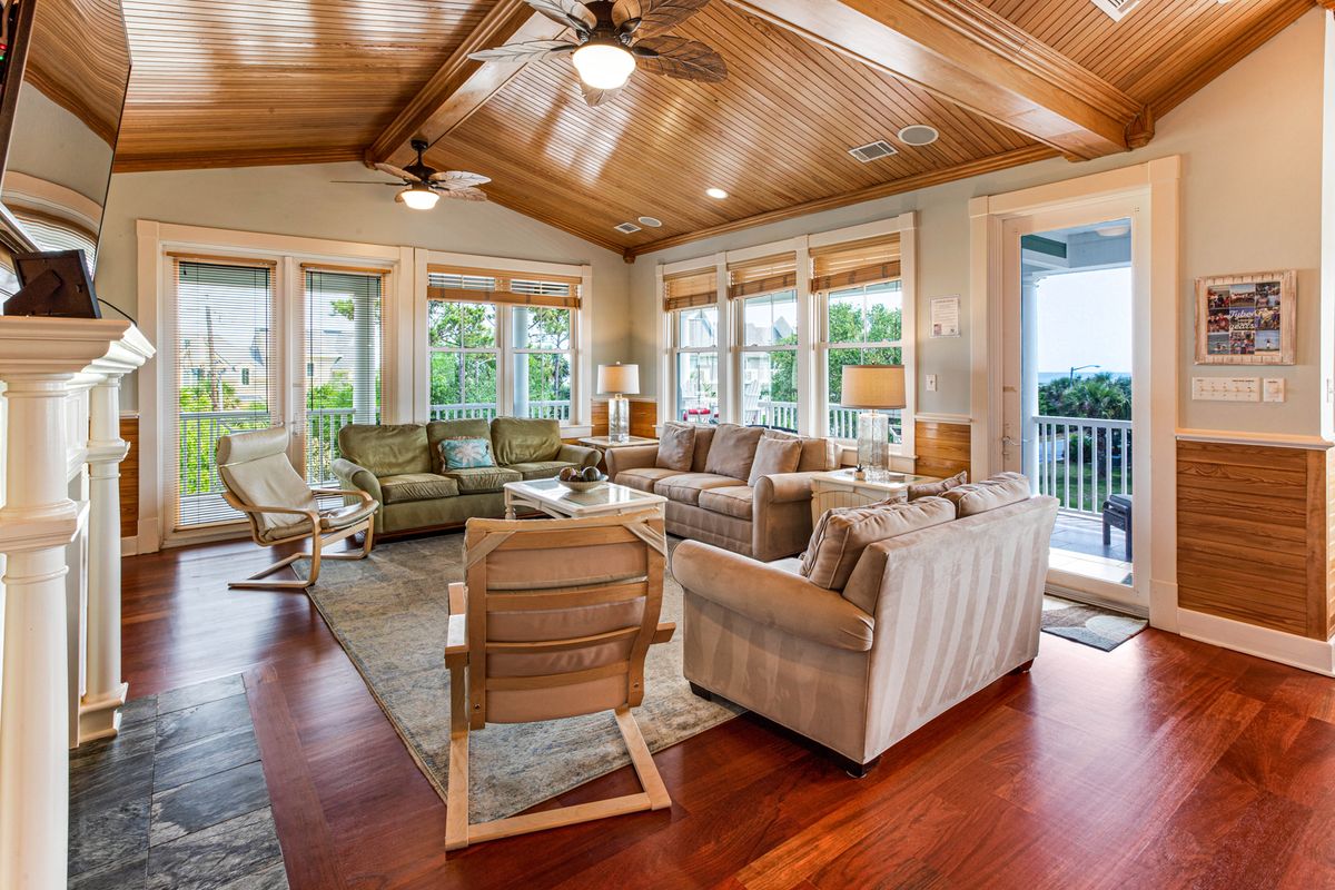 Indoor living room in a Tybee Island vacation rental.