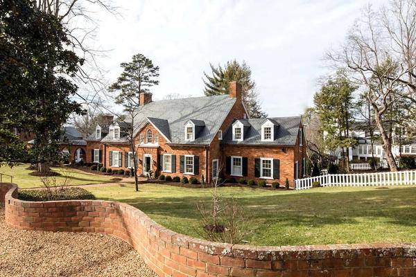 Explore Charlottesville Rentals