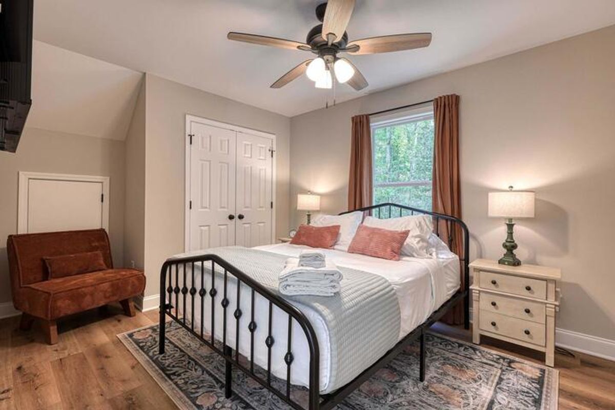 Bedroom in a Dahlonega, GA vacation rental.