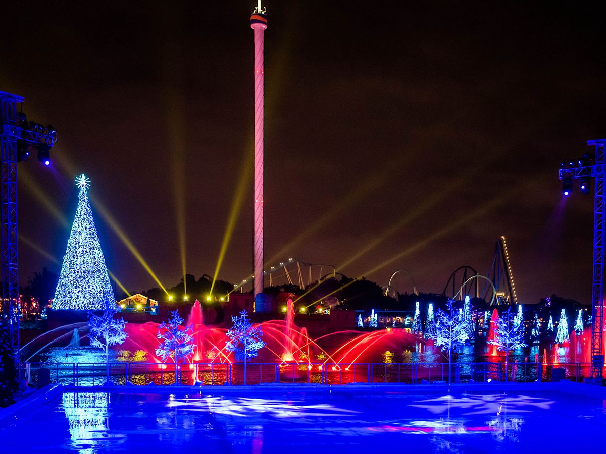 Christmas Lights At SeaWorld Orlandos Holiday Ice & Event Arena