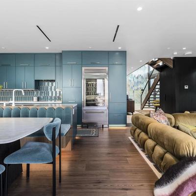 Kitchen and breakfast area