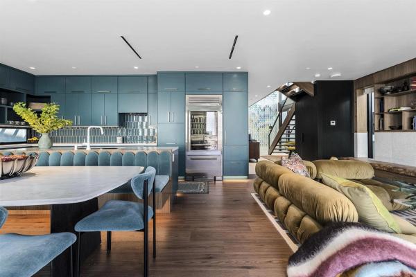 Kitchen and breakfast area