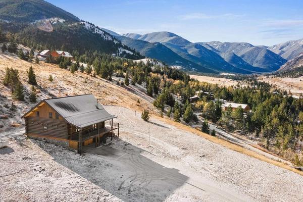 6 of the Coziest Cabin & Lodge Rentals in Red Lodge Montana
