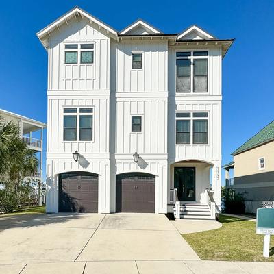 Exterior view of Driftwood Dreams.