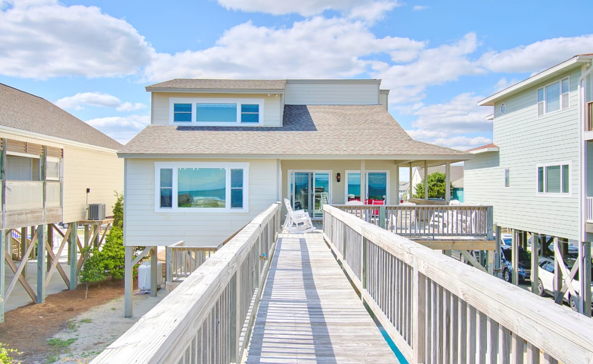 A classic oceanfront home with a long wooden walkway leading straight to the beach. Its spacious deck and large windows offer stunning ocean views—perfect for sunrise coffee or sunset gatherings.