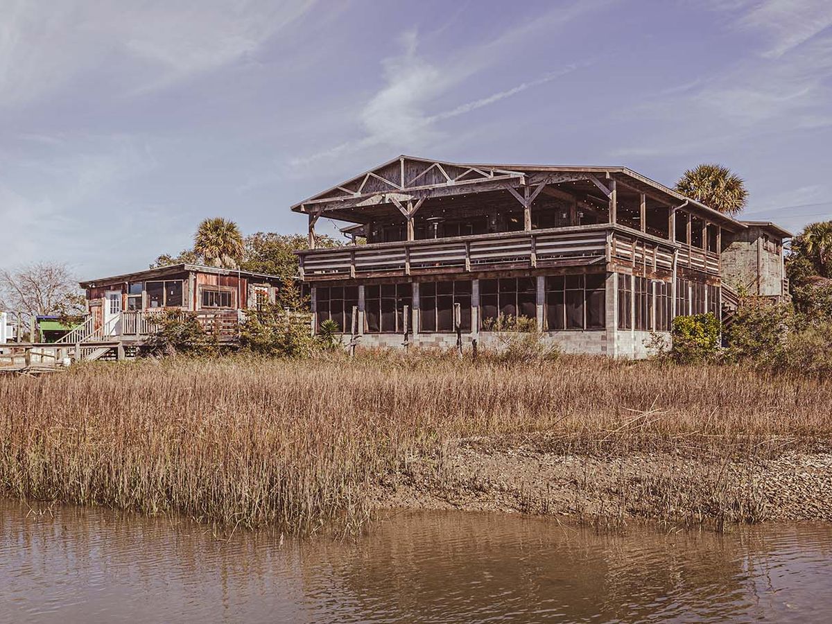The rustic Bowen’s Island Restaurant sits along the marsh, offering visitors a taste of authentic Lowcountry seafood. Its laid-back charm and natural setting make it a must-visit spot near Charlesto
