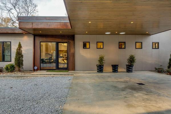 Whispering Pines in Highlands