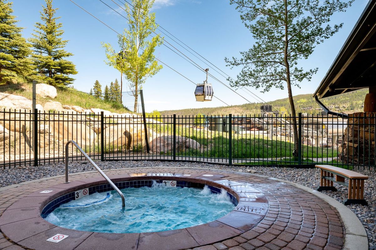 Hot tub with a view available for use with Zephyr 1420.