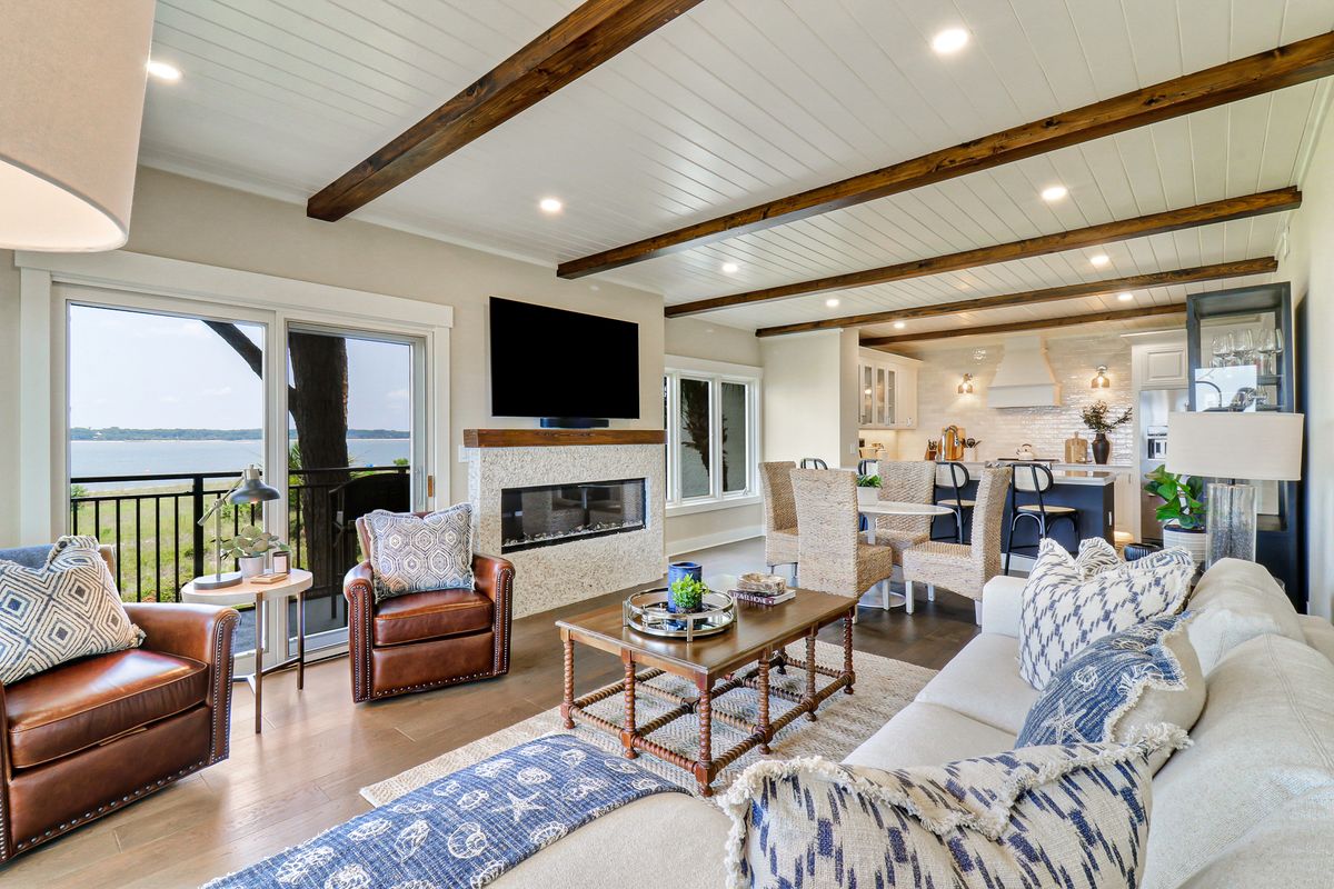 Living room with a view in a Hilton Head Island vacation rental.