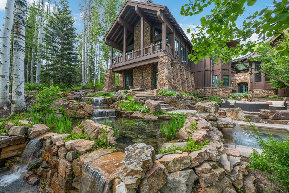 Exterior view of a Vail vacation rental.