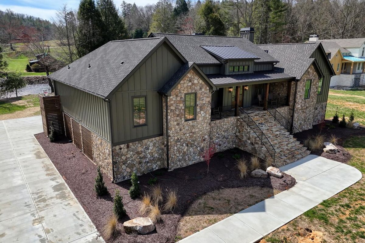 Riverfront vacation rental in Suches, GA.