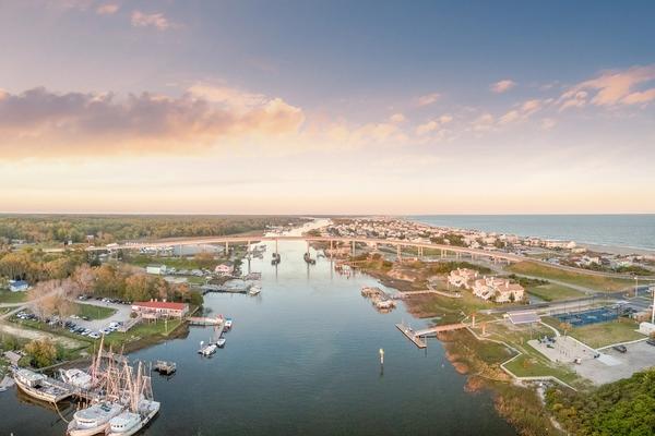 Holden Beach Escape: Oceanfront Vacation Rentals That Define Coastal Bliss