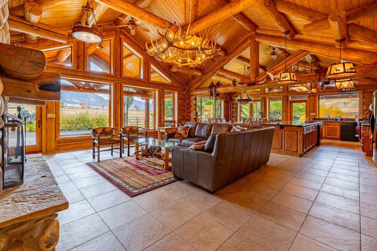 Open living space in South Fork River Ranch.