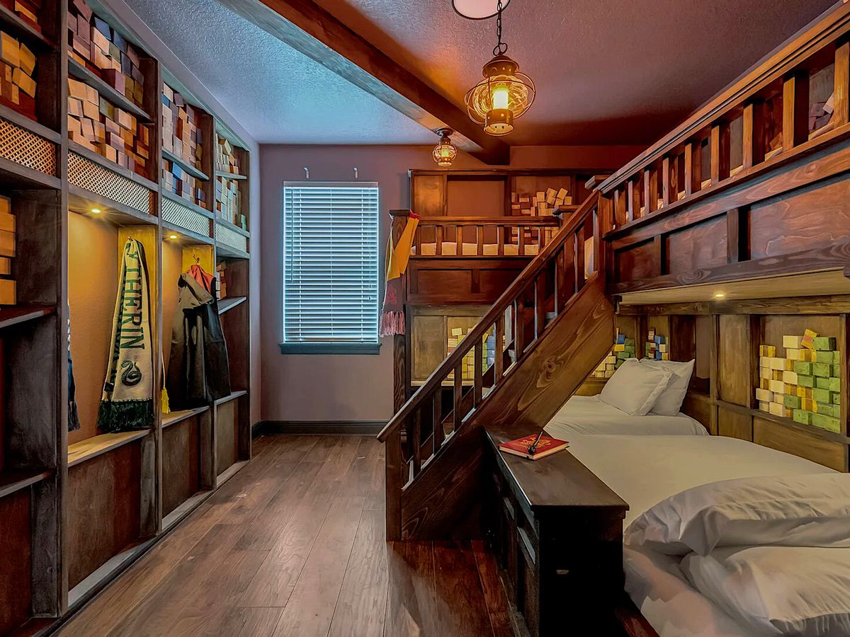 Hogwarts Themed Children's Bunk Room In Luxury Orlando Vacation Rental