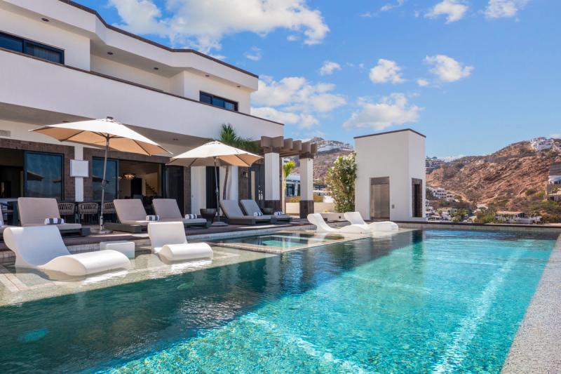 7BR Pedregal Fiesta, Walk to Downtown - Image 1