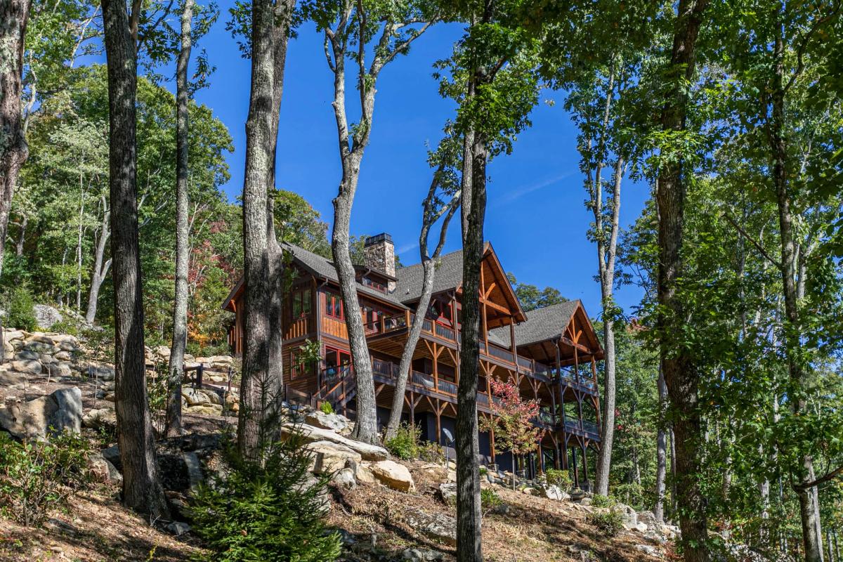 Exterior view of a vacation rental in the Lodges at Eagles Nest.