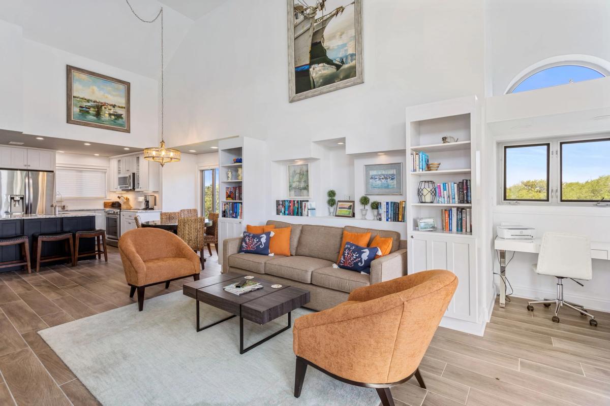 Living room in a Kiawah Island vacation rental. 