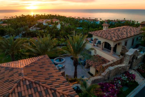 9 Breathtaking Los Cabos Vacation Rentals and Villas