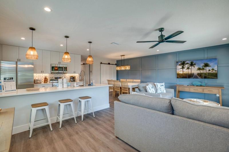 Paradise Palms - Image 2