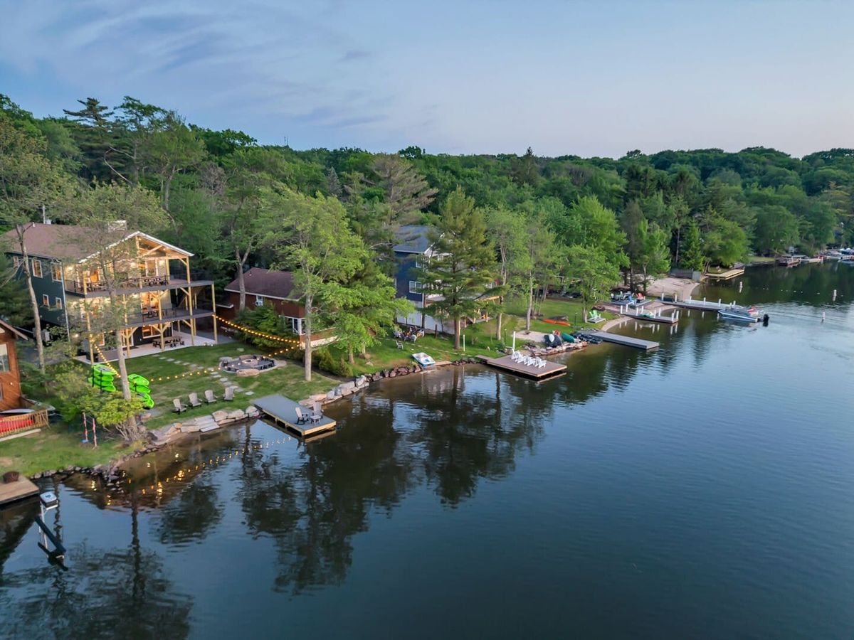 Lake Front Livin’ in Lake Harmony, PA is made for big groups, with a private beach, dock, and kayaks. Unwind in the hot tub or gather by the fire after a day of water fun.