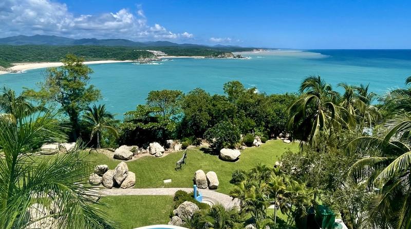 Explore Huatulco: What Makes it Mexico’s Most Relaxing Beach Destination