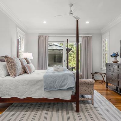 Primary bedroom in a Kiawah Island vacation rental.