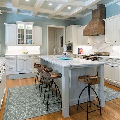 Gourmet kitchen in a Kiawah Island vacation rental.