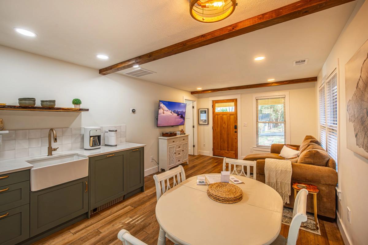 Open living space in this Dahlonega, GA cottage rental.