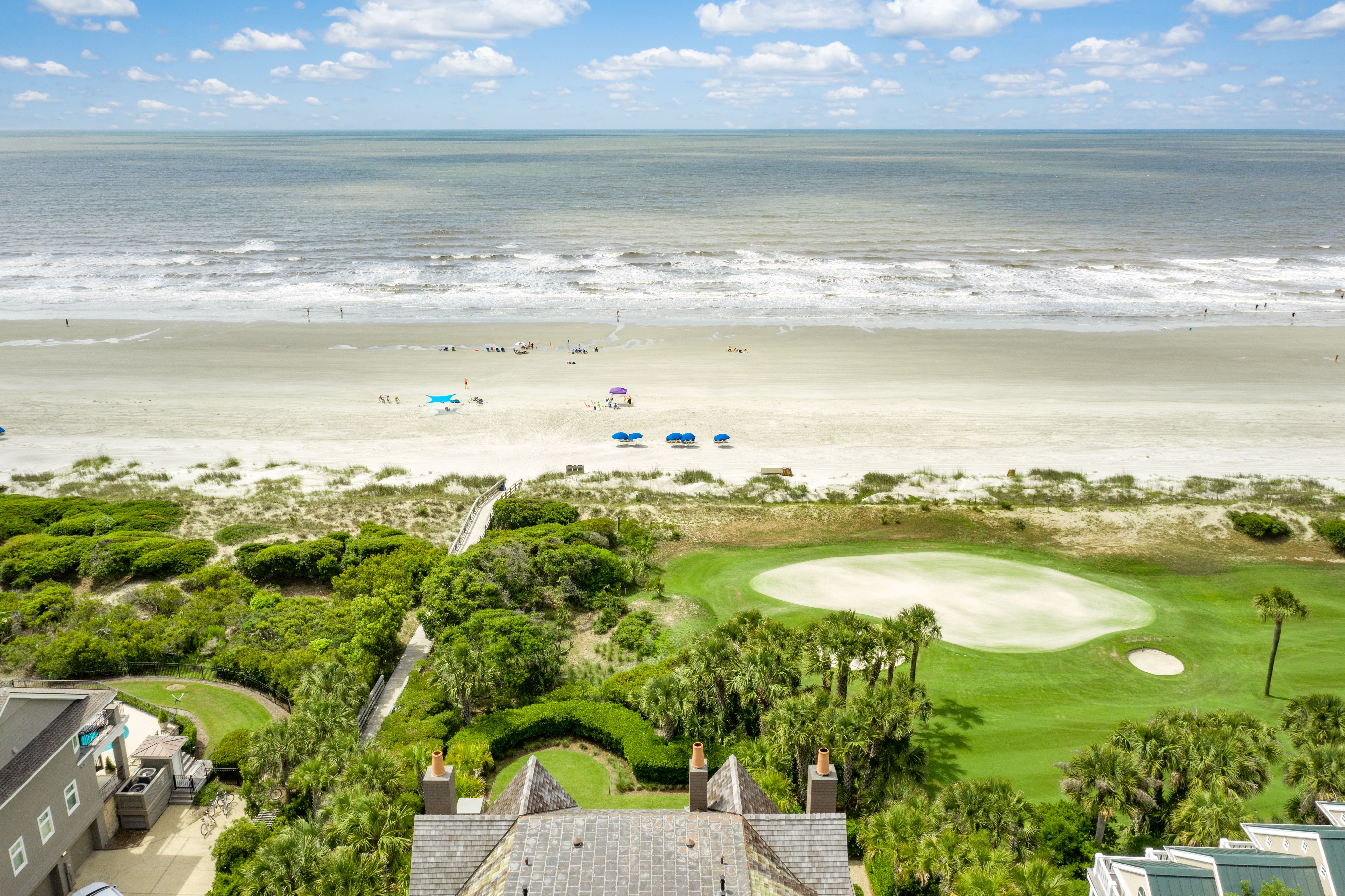 aerial view of vacation rentals overlooking beach with ocean waves in Kiawah Island