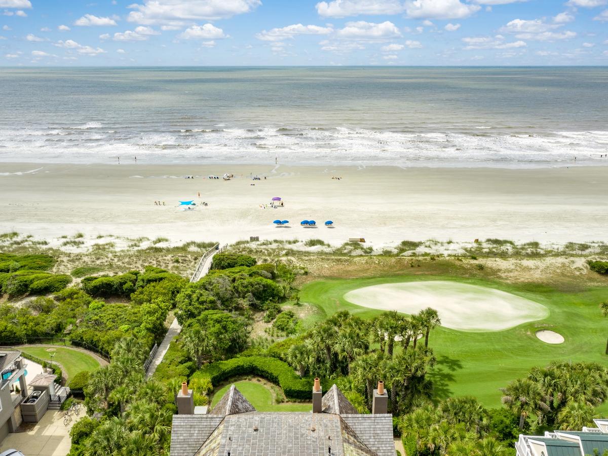 aerial view of vacation rentals overlooking beach with ocean waves in Kiawah Island