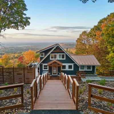 Exterior of Modern Cabin, managed by Mountain Mama Cabins.