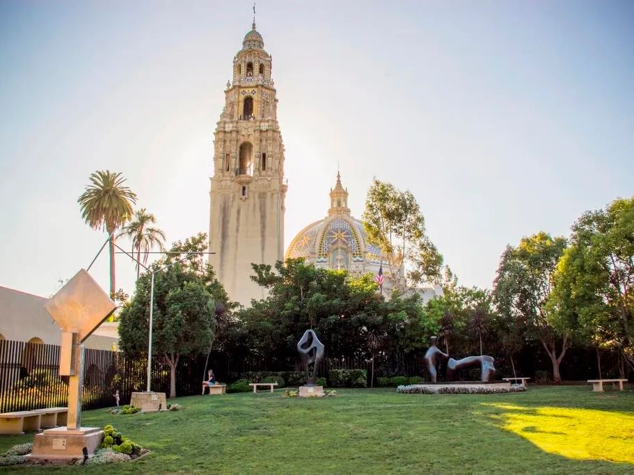 Beautiful garden lawn and sculptures in front of the tower and dome at Balboa Park. This peaceful green space is a quiet escape in the heart of San Diego’s historic cultural hub.
