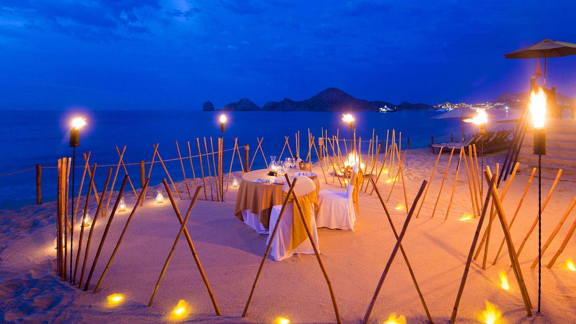 La Casona Restaurante blends luxury and tradition, offering an elegant steakhouse experience with refined décor and impeccable service. Guests can enjoy expertly grilled meats and an extensive wine selection in a warm, inviting setting.