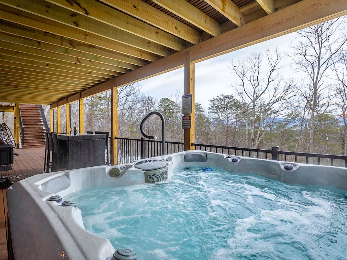 Scenic Mountain Views From Massanutten Luxury Vacation Rental Hot Tub