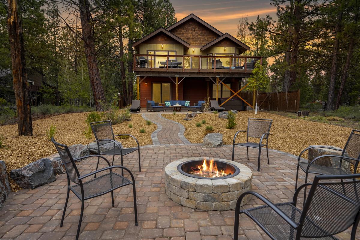 Exterior view of a Sunriver vacation rental.