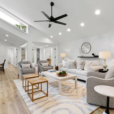 Living room in a Hilton Head Island vacation rental.