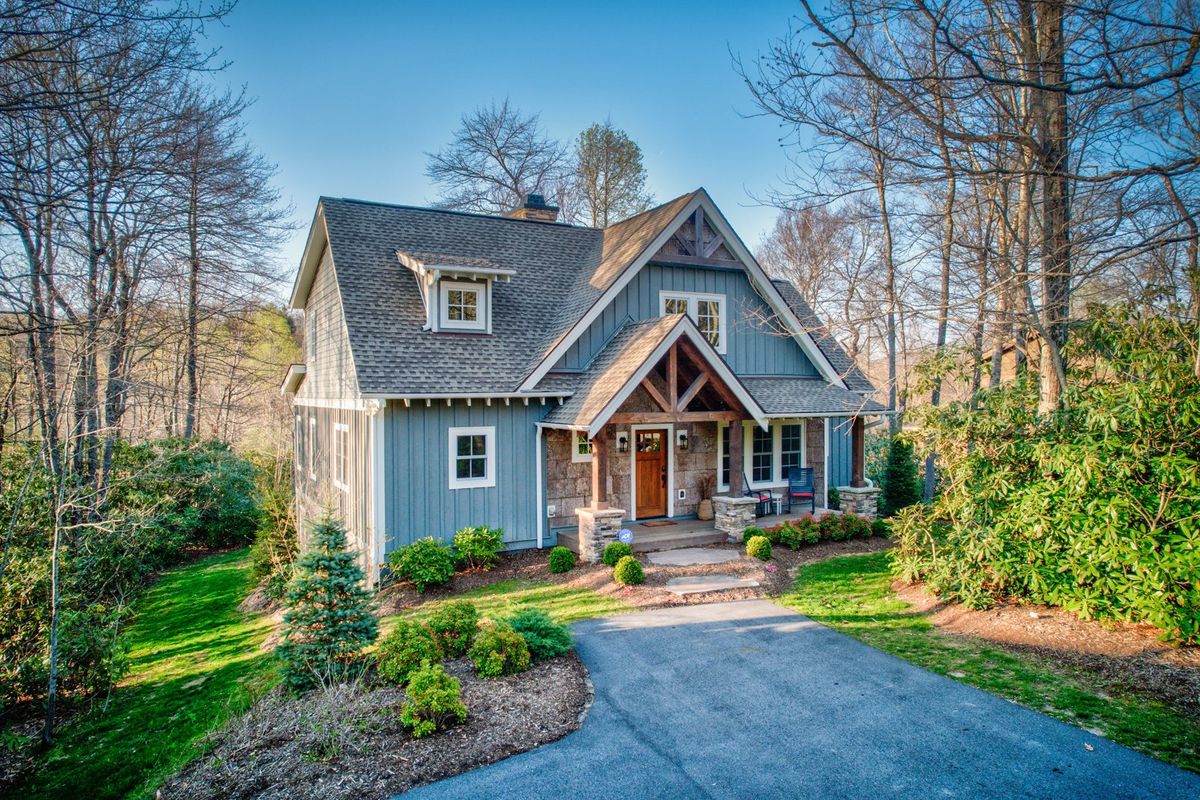 Exterior view of a Blowing Rock vacation rental.