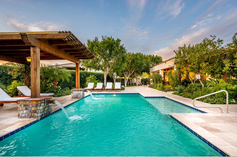 Camelback Desert Tropics - Image 3