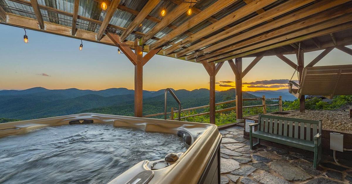 Illustration of High-End Rentals With Hot Tubs In The City