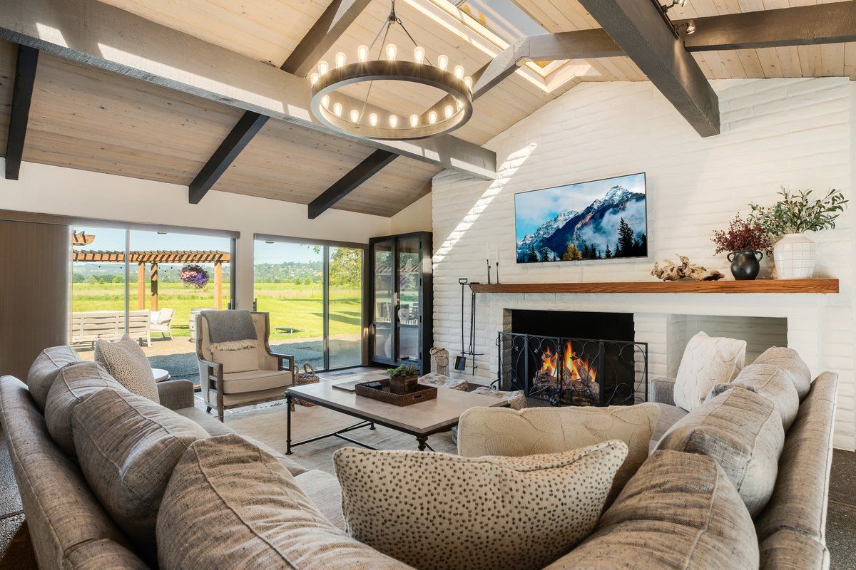 Living room in Dundee Landing.