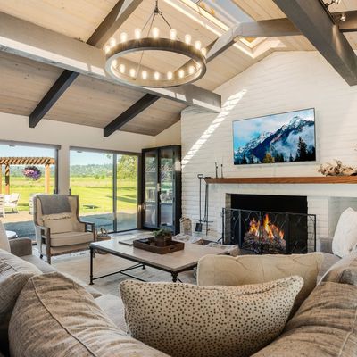Living room in Dundee Landing.