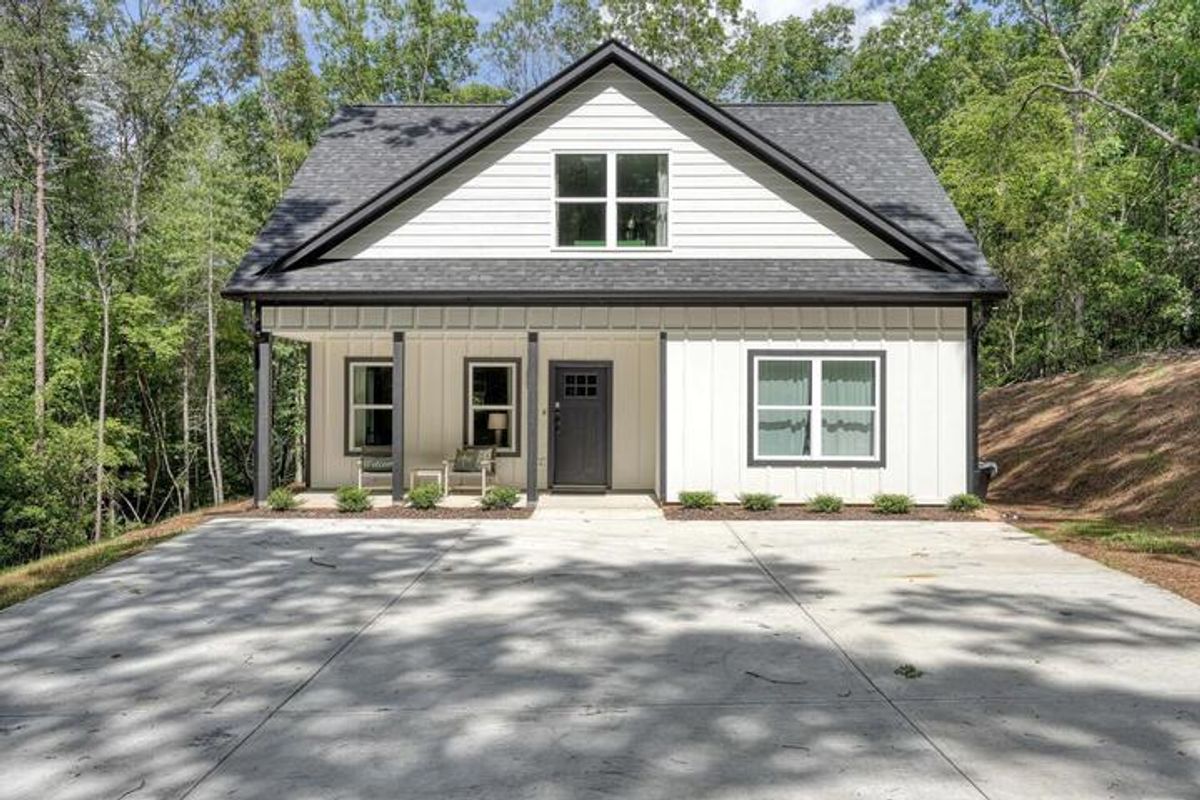 Exterior view of a Dahlonega, GA mountain vacation rental.