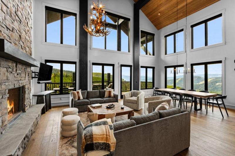 26 Cascade Ridge - Image 1