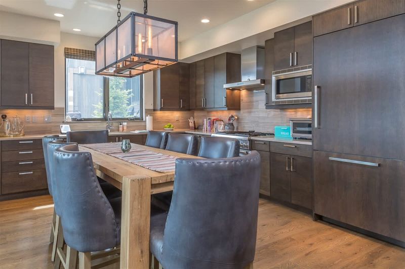 8 Silver Peaks - Image 3