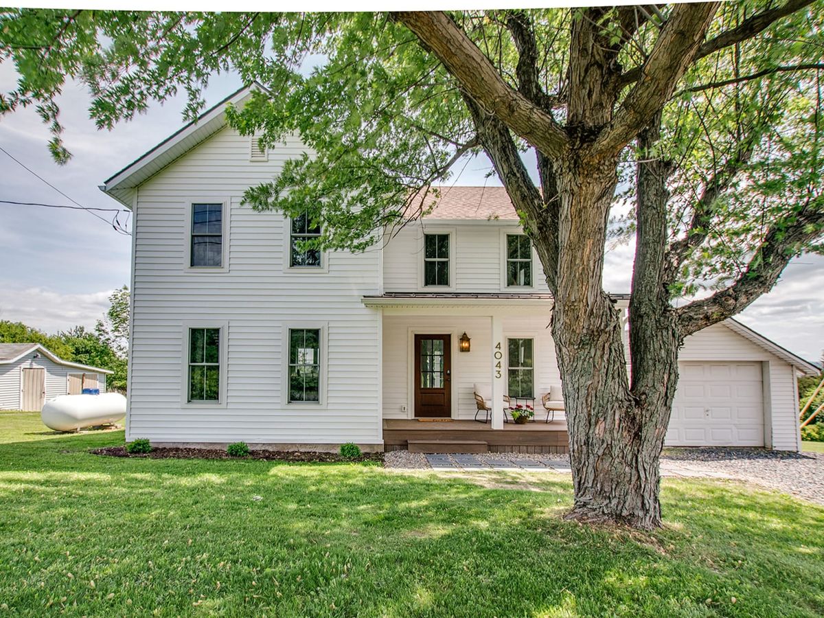 A charming white farmhouse set under a leafy tree, Morning Dove Villa blends small-town comfort with Finger Lakes scenery. Its bright porch and open yard invite you to slow down and enjoy quiet mornings with coffee and birdsong.