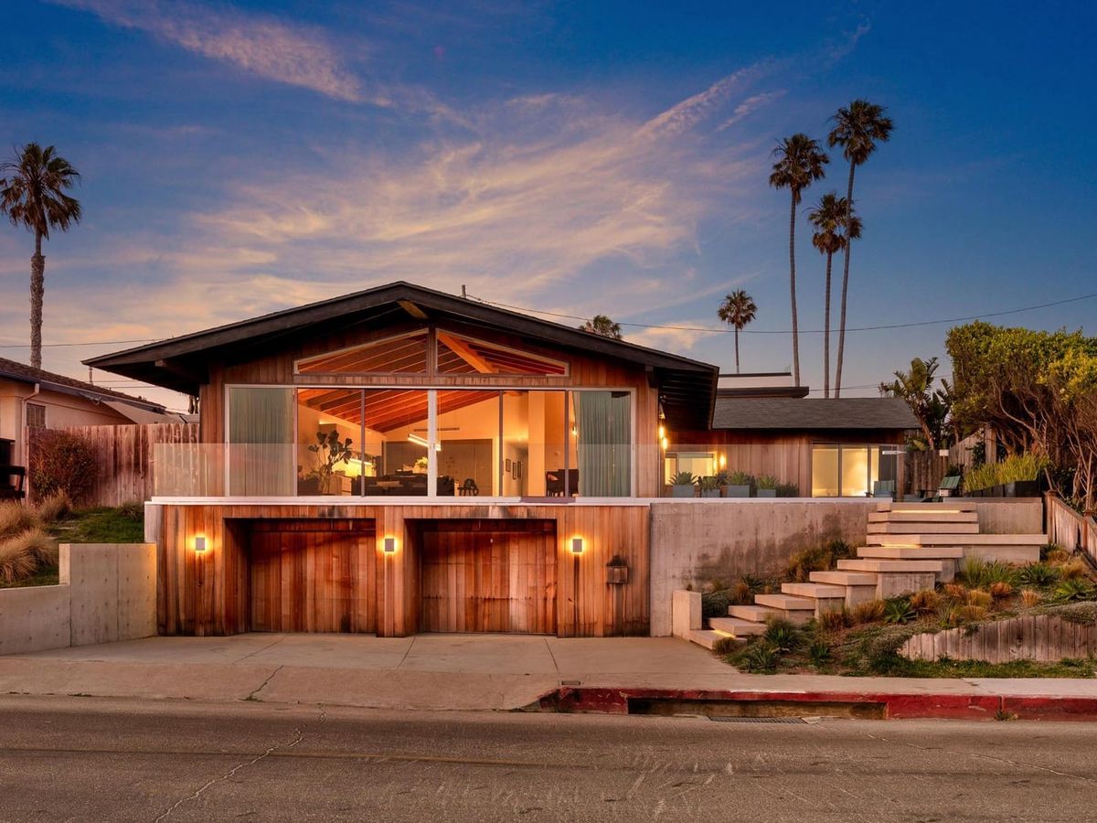 Soak up the ocean breeze on this rooftop patio with cozy seating, fire pit, and a long outdoor bar. Beachfront Modern is where contemporary design meets laid-back beach living.